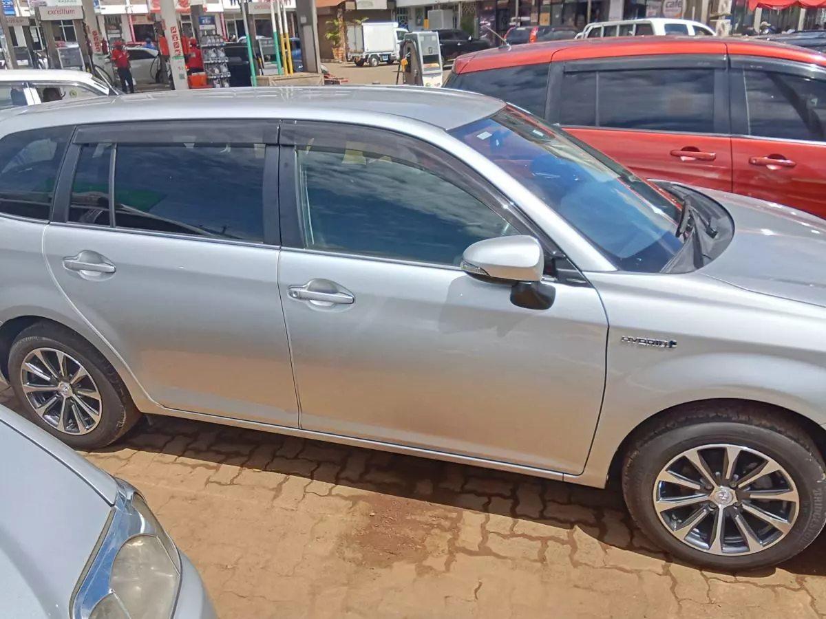 Toyota Fielder hybrid    - 2017