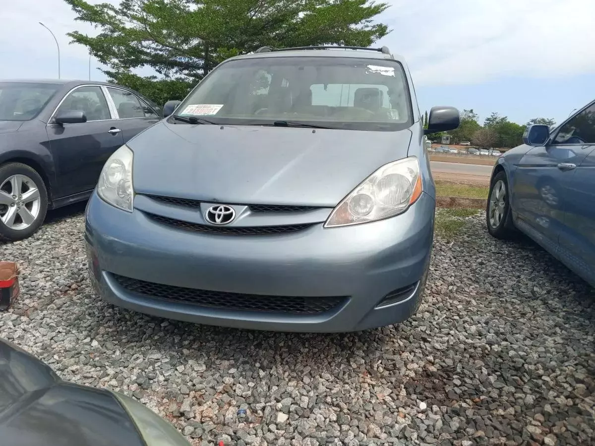 Toyota Sienna   - 2007