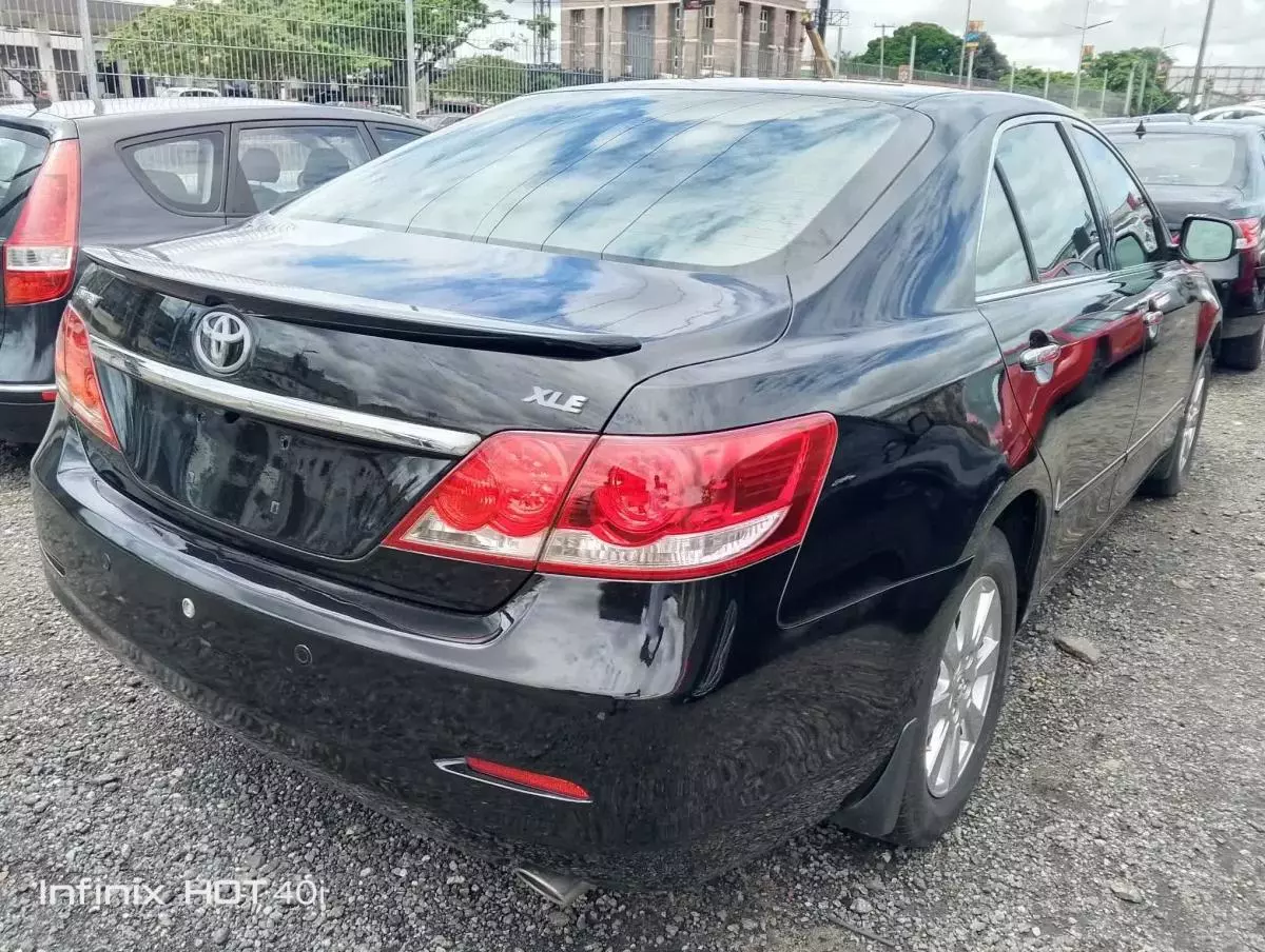 Toyota Camry   - 2012