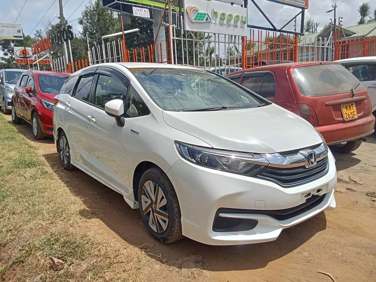 Honda Fit shuttle hybrid   - 2017