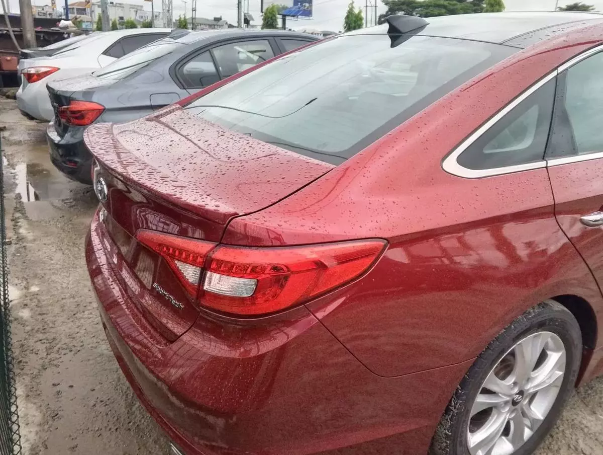 Hyundai Sonata   - 2016