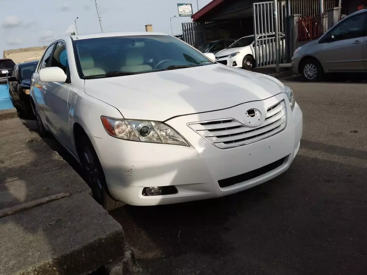 Toyota Camry   - 2009