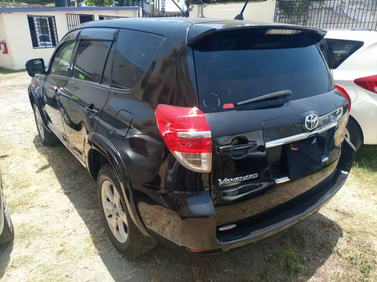Toyota Vanguard  - 2012