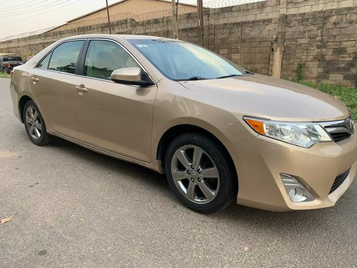 Toyota Camry   - 2012