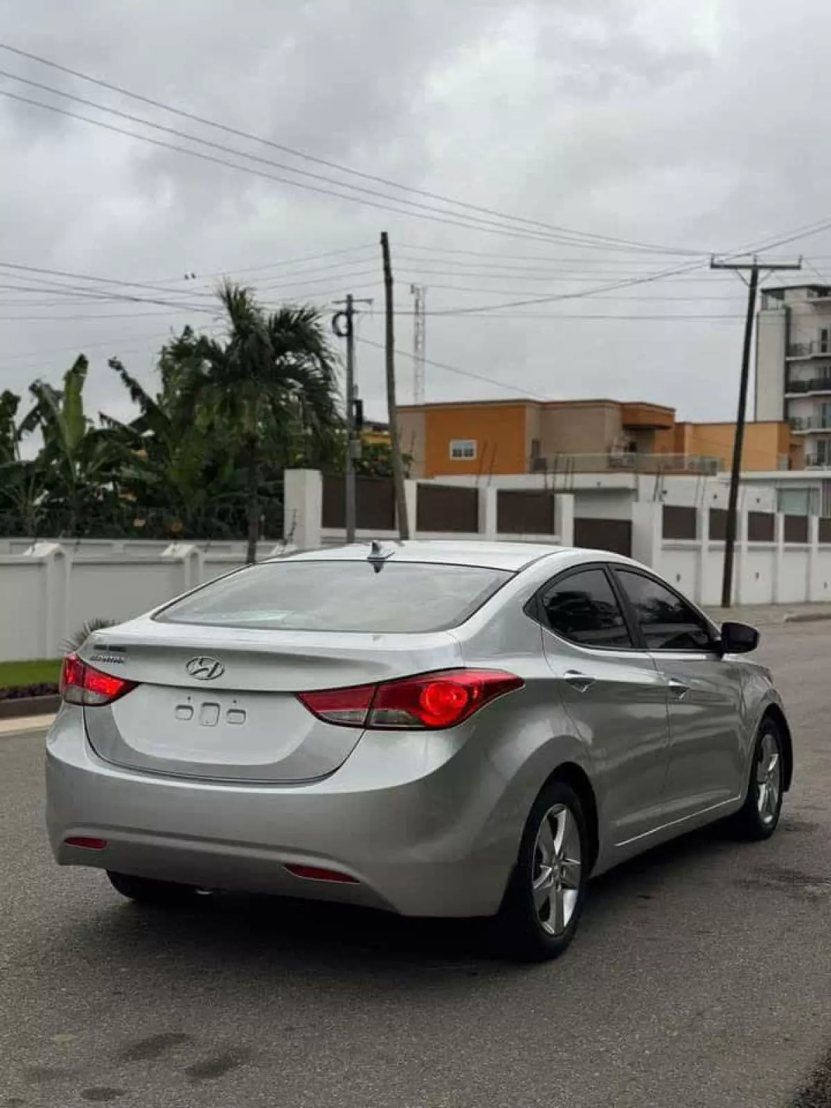 Hyundai Elantra   - 2013