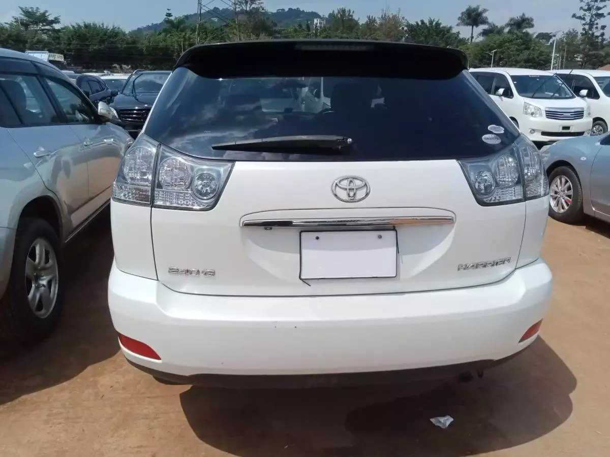 Toyota Harrier   - 2011