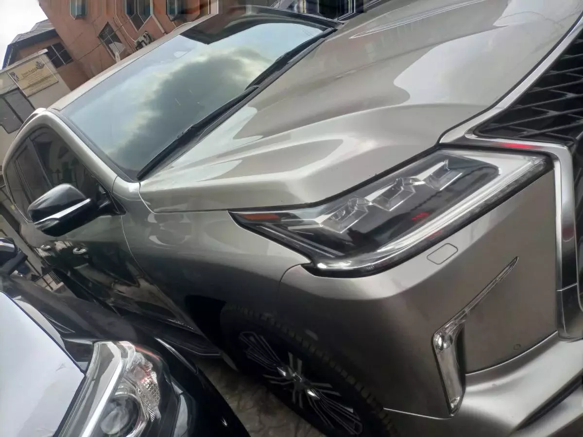 Lexus LX 570 - 2021