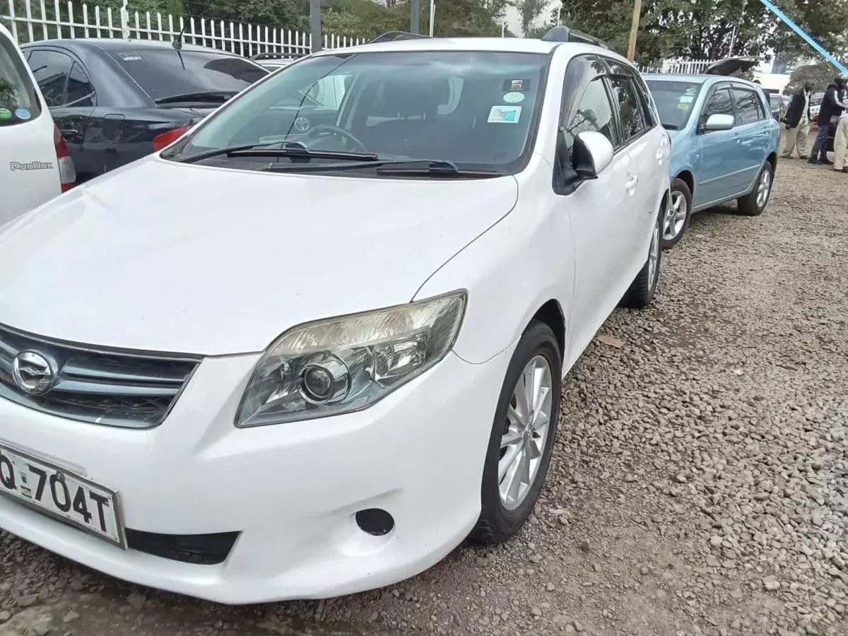 Toyota Fielder    - 2010