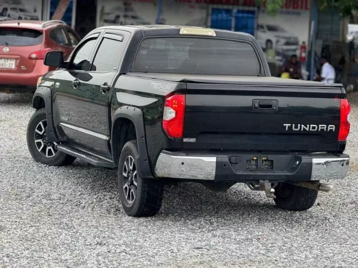 Toyota Tundra   - 2016