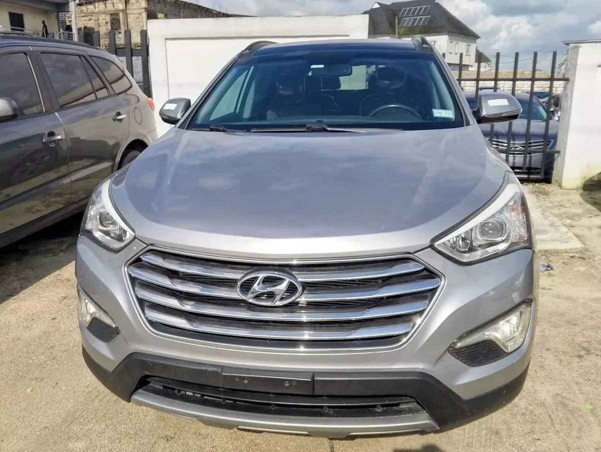 Hyundai Santa Fe   - 2017