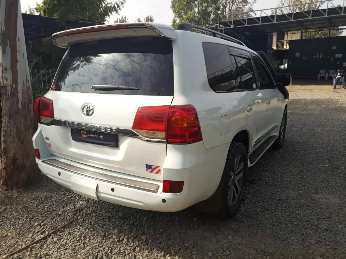 Toyota Landcruiser  V8 - 2013
