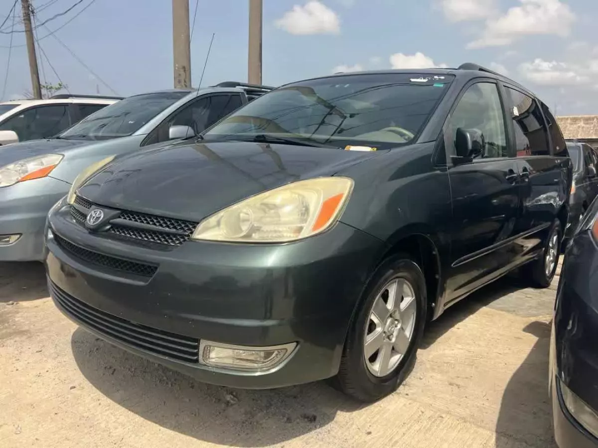 Toyota Sienna   - 2004