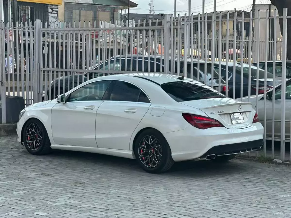 Mercedes-Benz CLA 220   - 2015