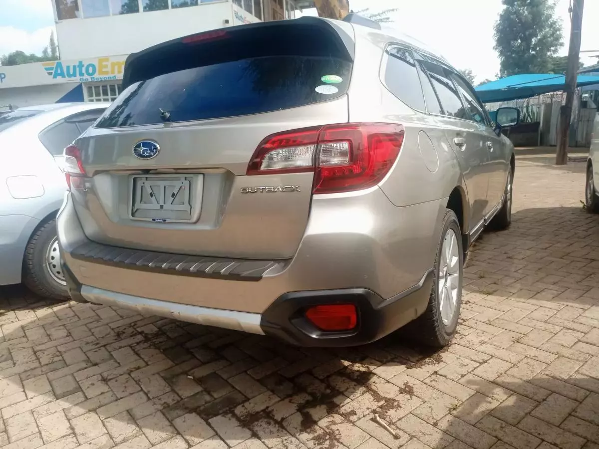 Subaru Outback   - 2015