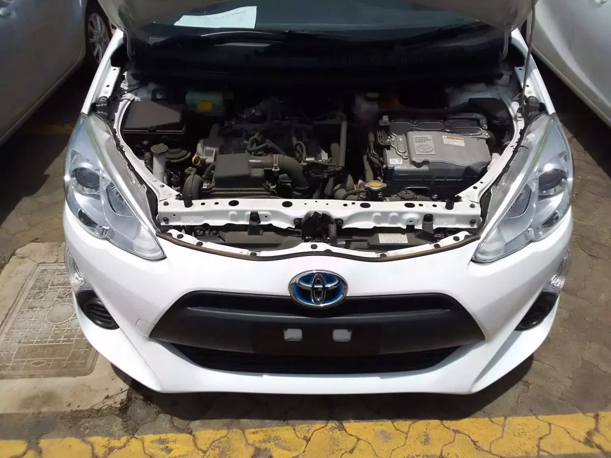 Toyota Aqua Hybrid - 2015