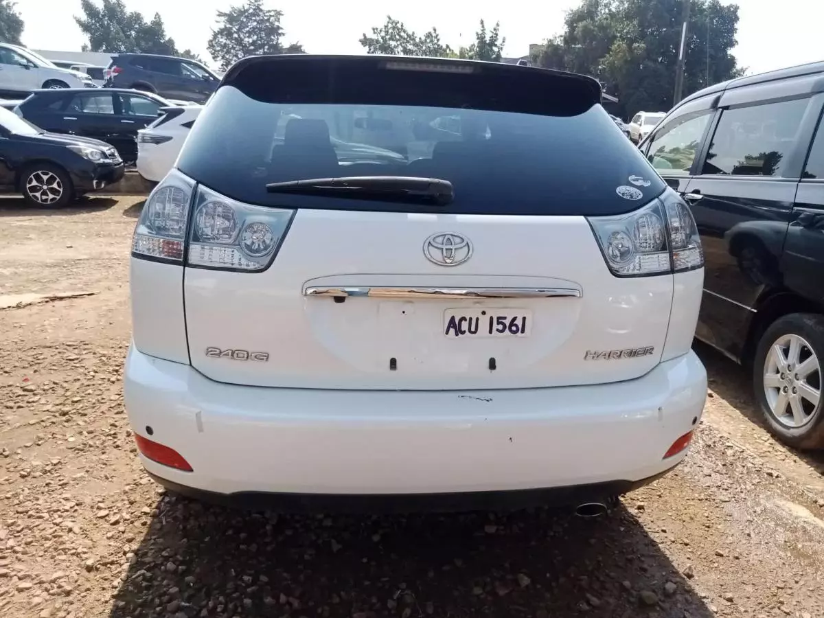 Toyota Harrier   - 2010