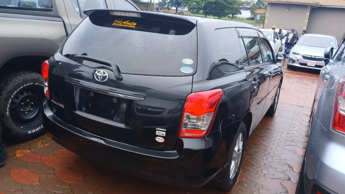 Toyota Fielder    - 2009