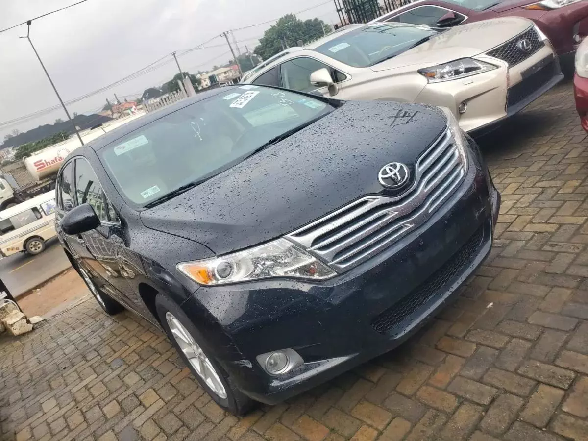 Toyota Venza   - 2011