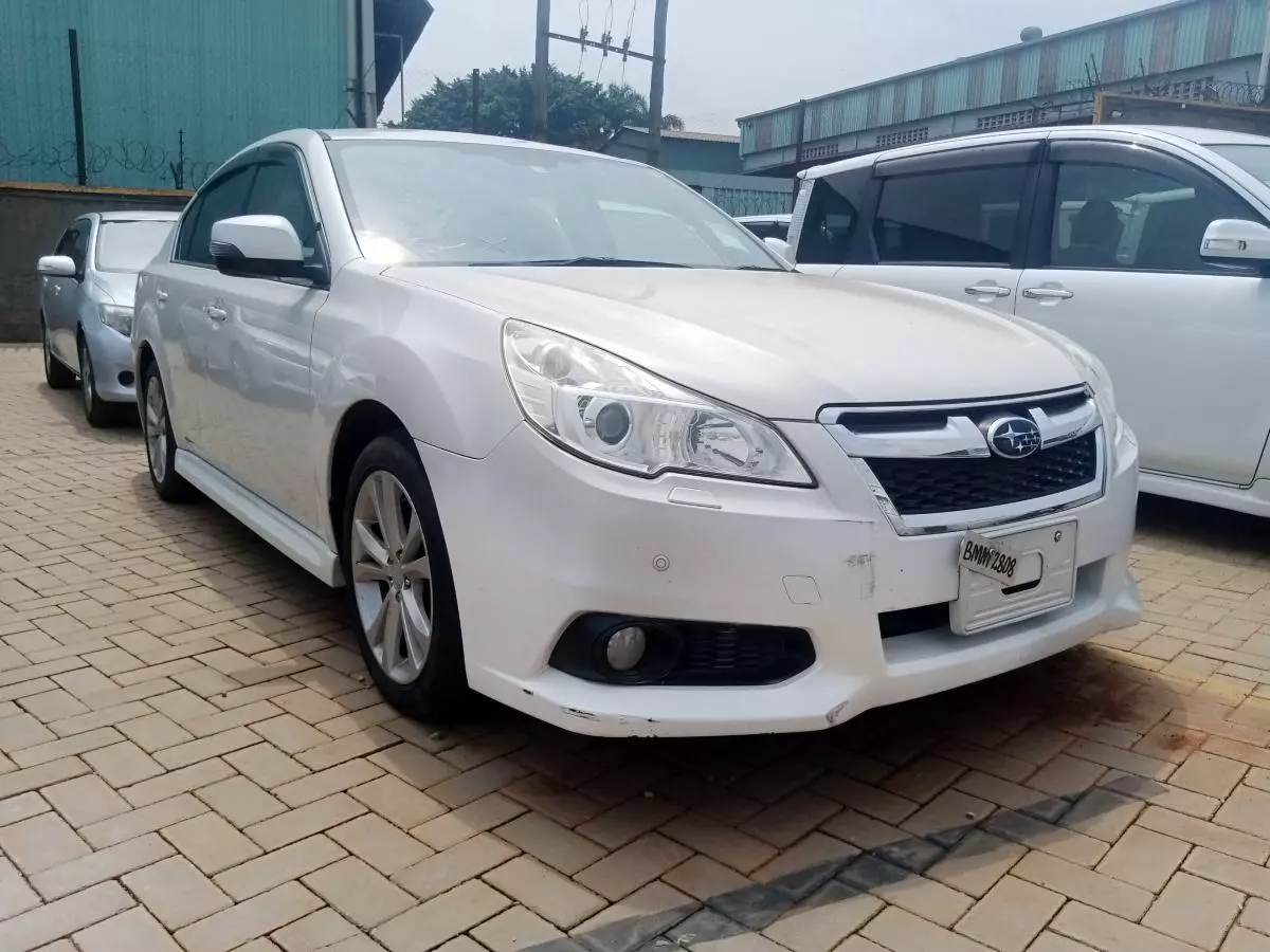 Subaru Legacy   - 2012