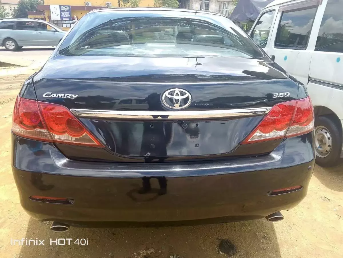 Toyota Camry   - 2011