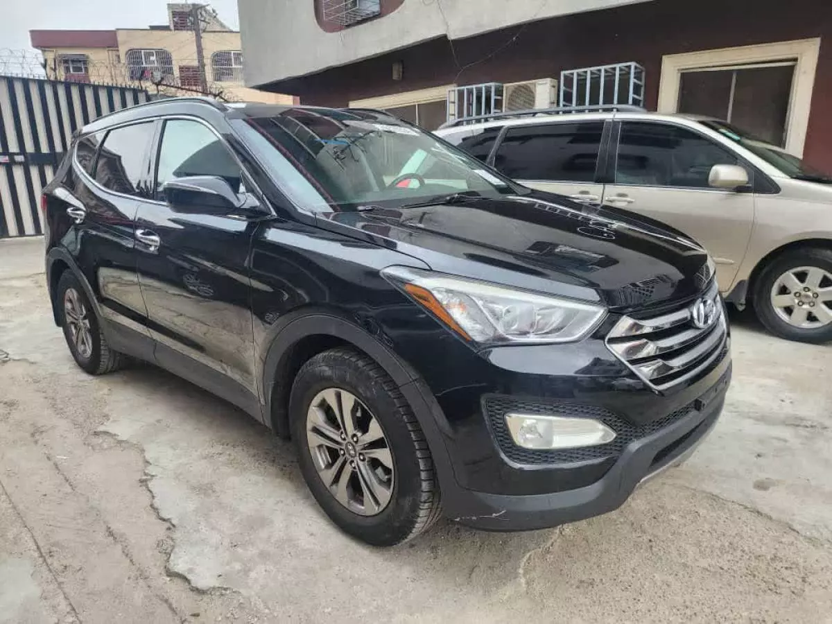 Hyundai Santa Fe   - 2015