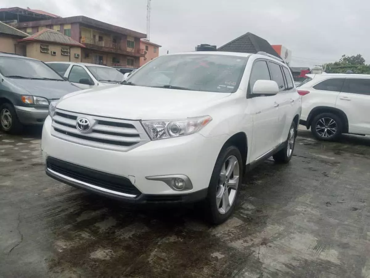 Toyota Highlander   - 2011