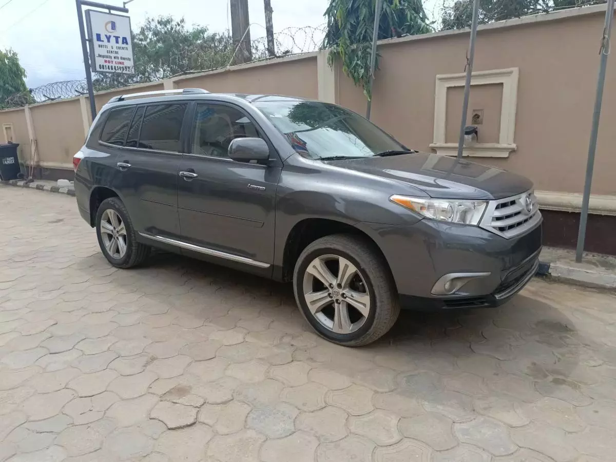 Toyota Highlander   - 2012