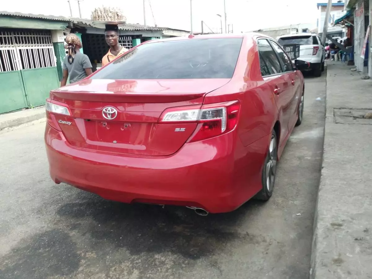 Toyota Camry   - 2012