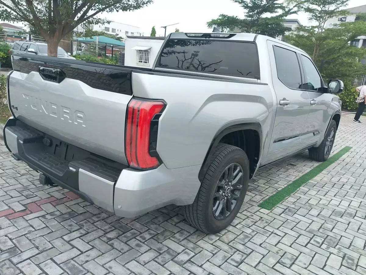 Toyota Tundra   - 2022