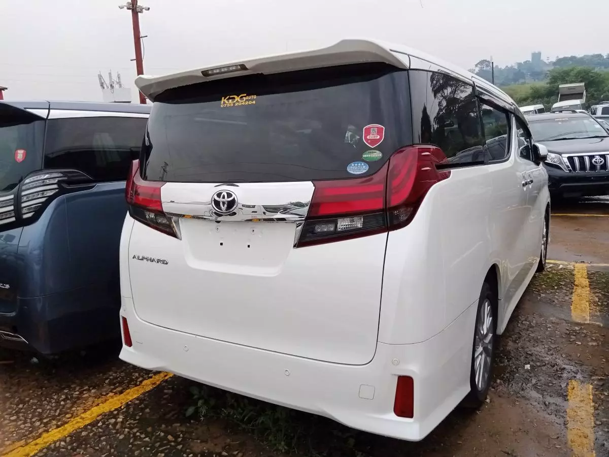 Toyota Alphard   - 2015