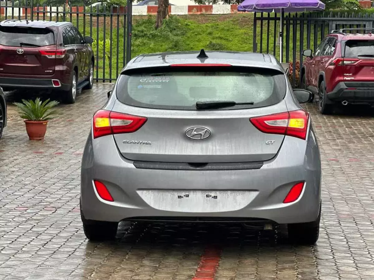 Hyundai Elantra   - 2014