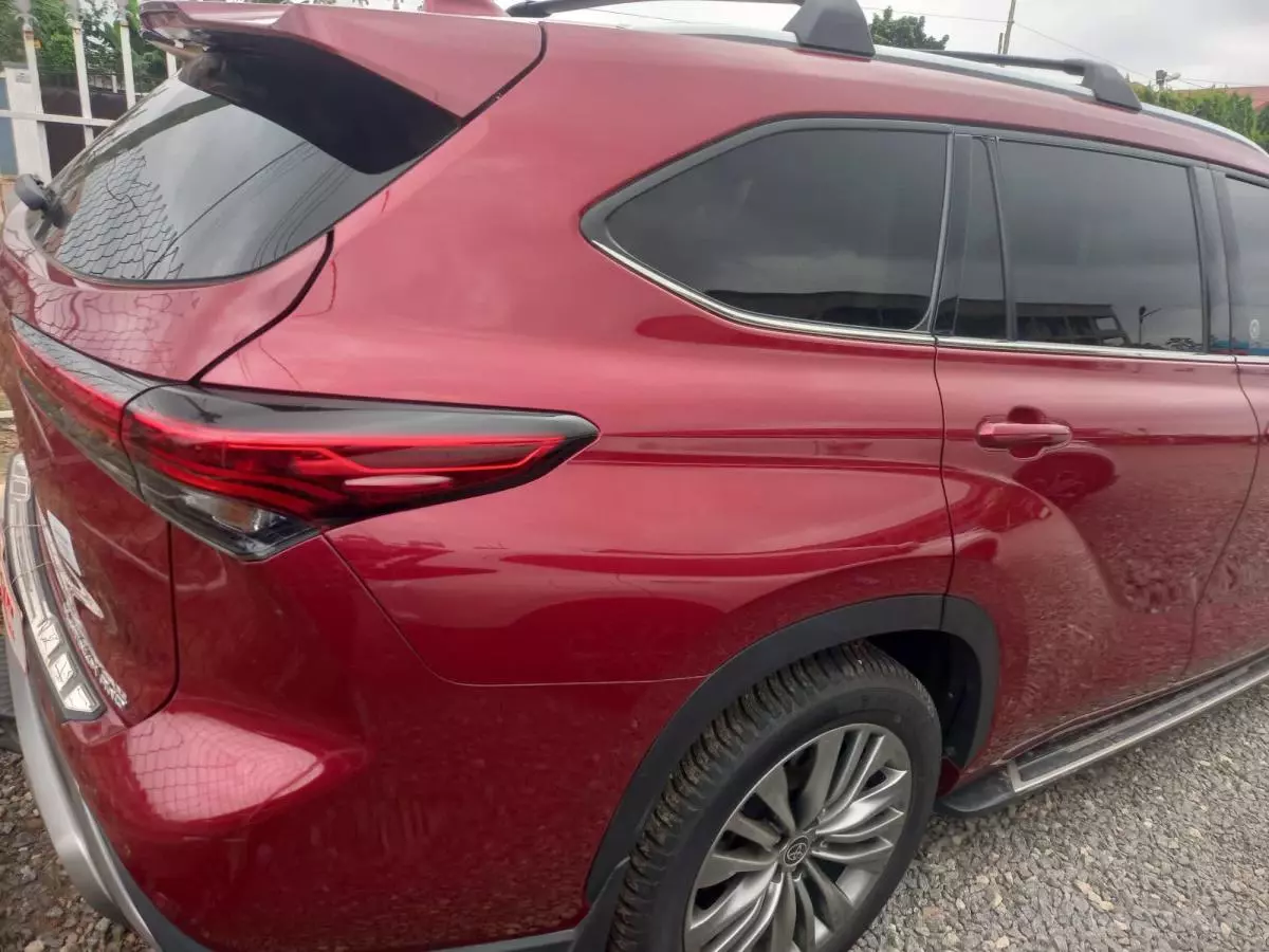 Toyota Highlander   - 2021