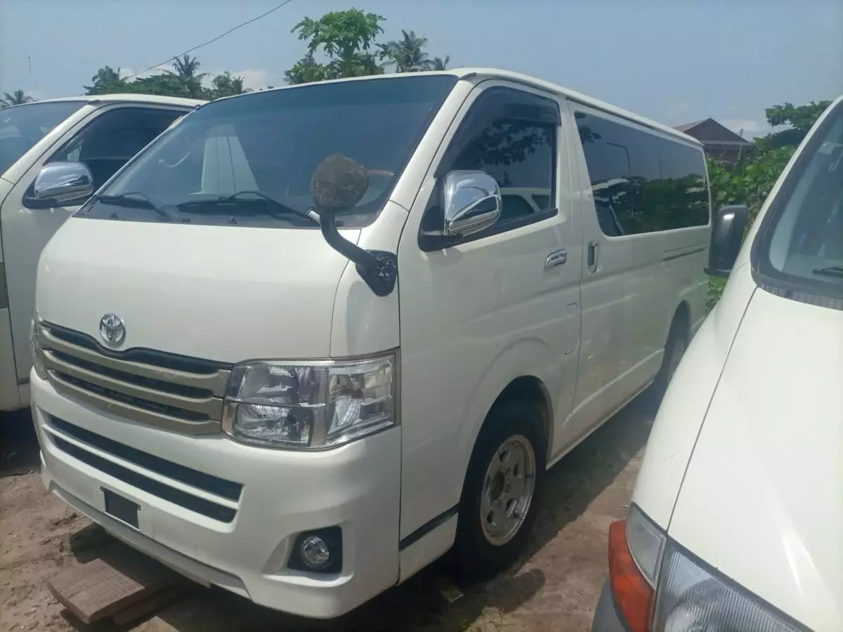 Toyota Hiace   - 2012