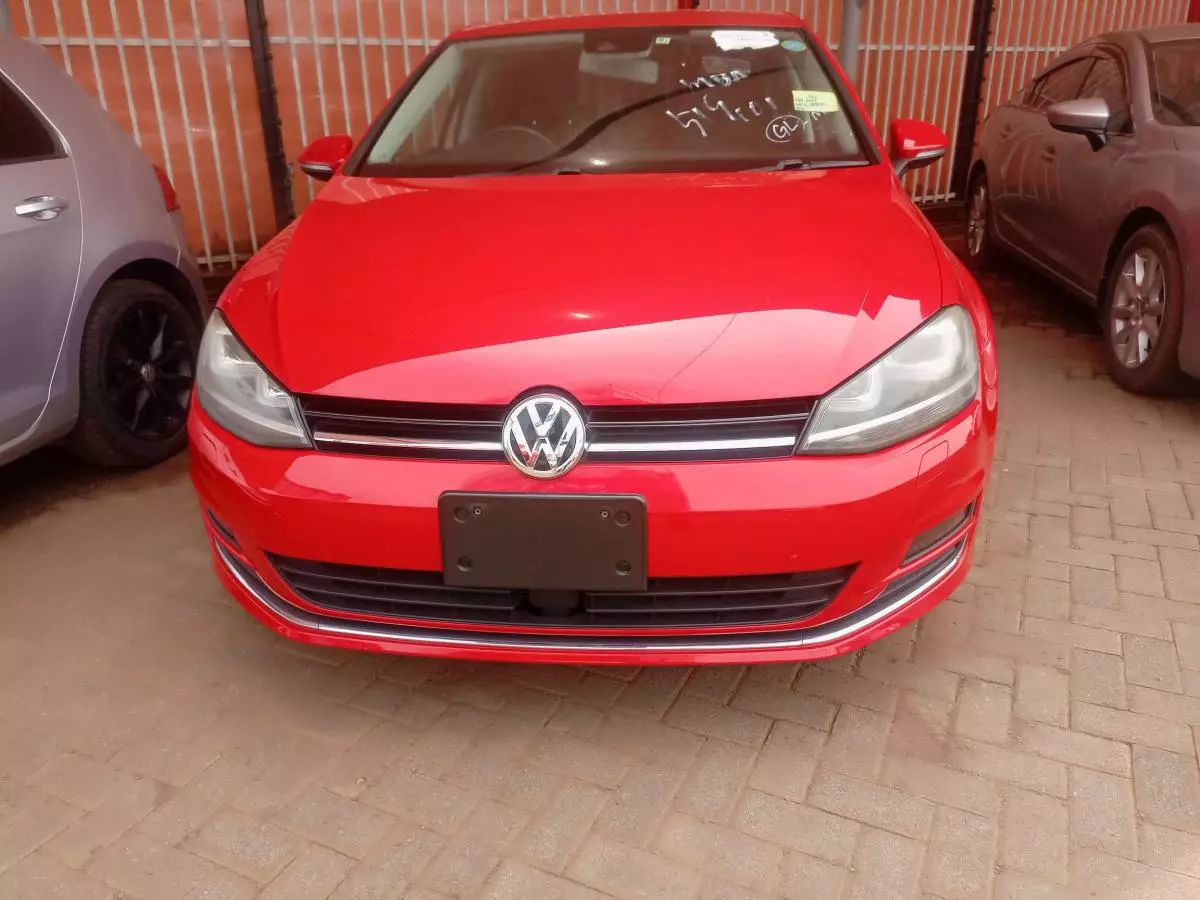 Volkswagen Golf   - 2016