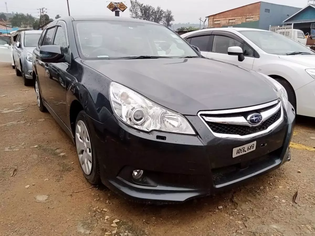 Subaru Legacy   - 2011