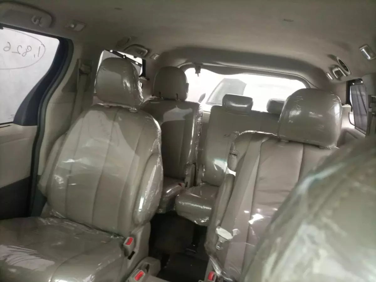 Toyota Sienna - 2012