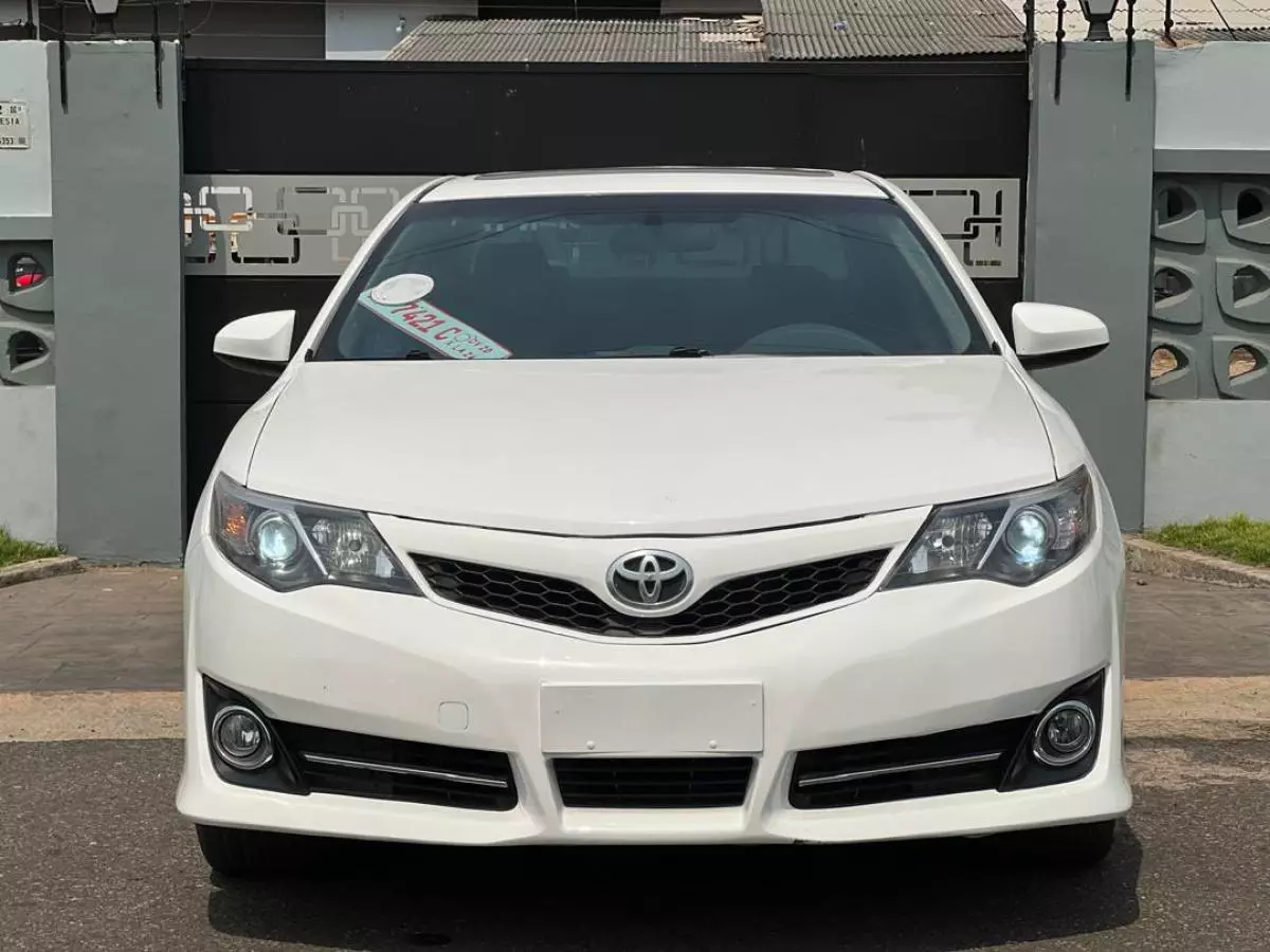 Toyota Camry   - 2014