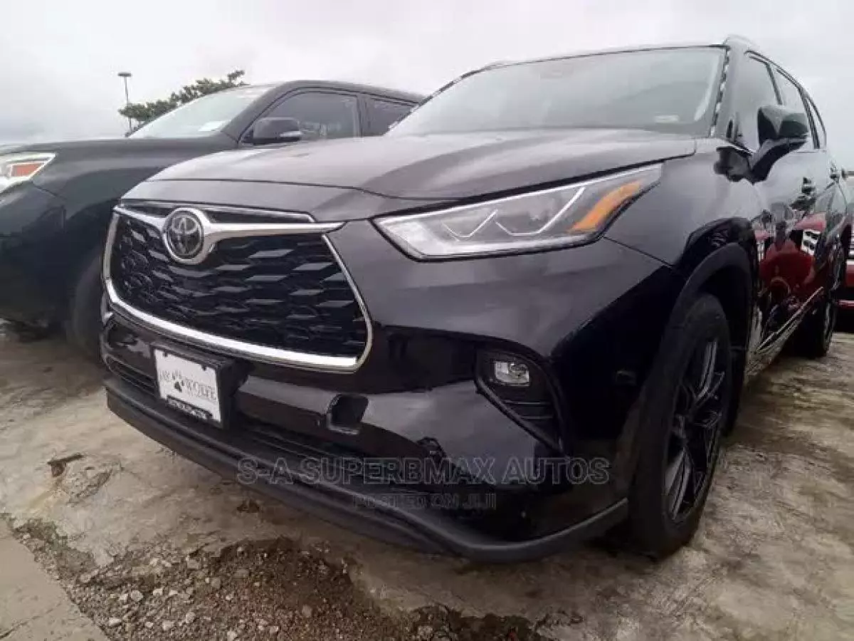 Toyota Highlander   - 2021