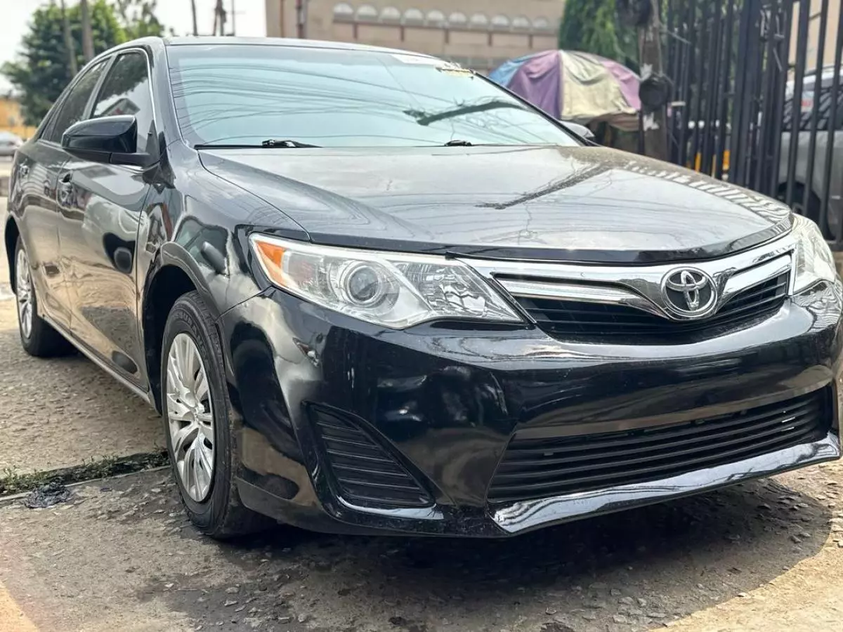 Toyota Camry   - 2012