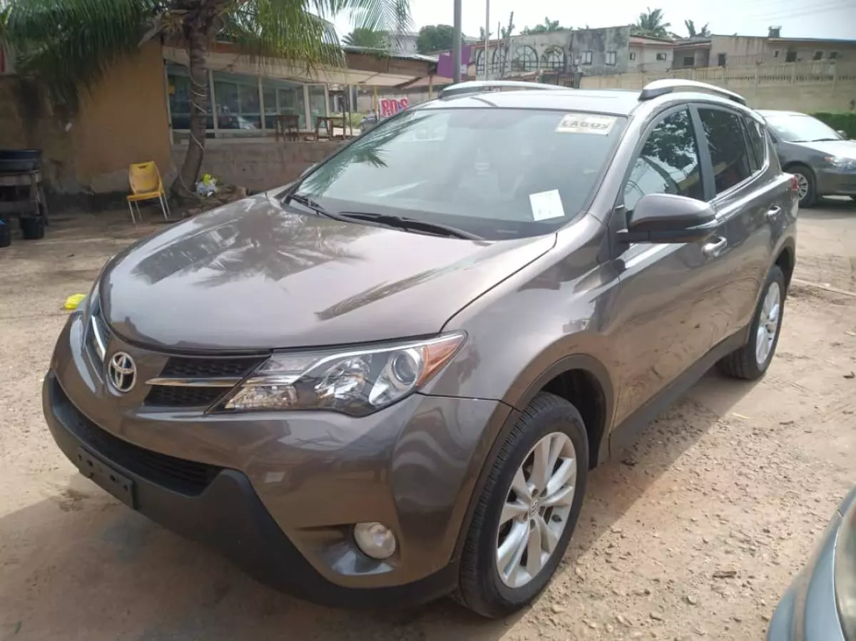 Toyota RAV 4   - 2015