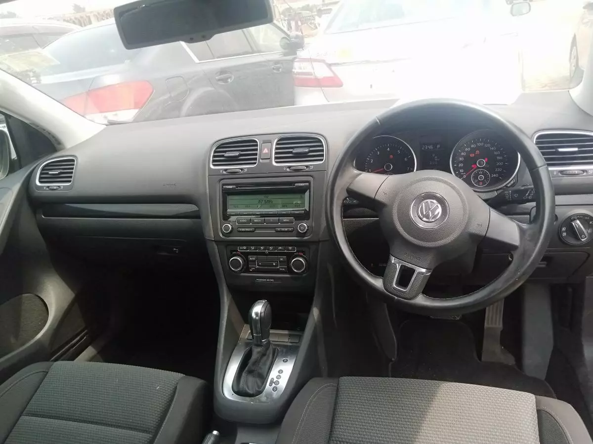 Volkswagen Golf   - 2011