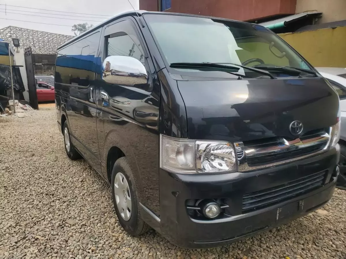 Toyota Hiace   - 2014