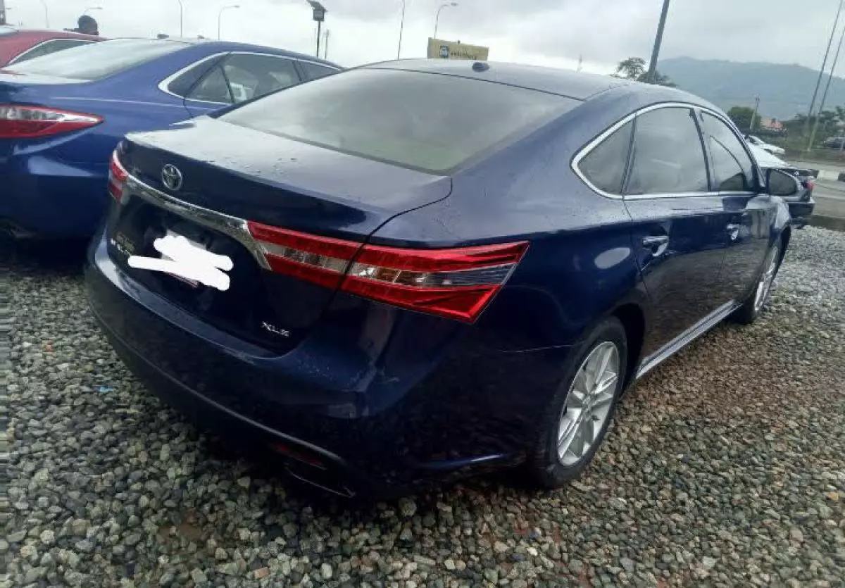 Toyota Avalon   - 2014