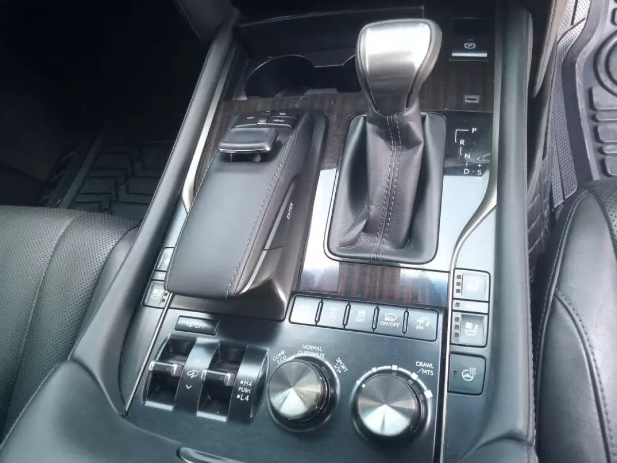 Lexus 570   - 2016