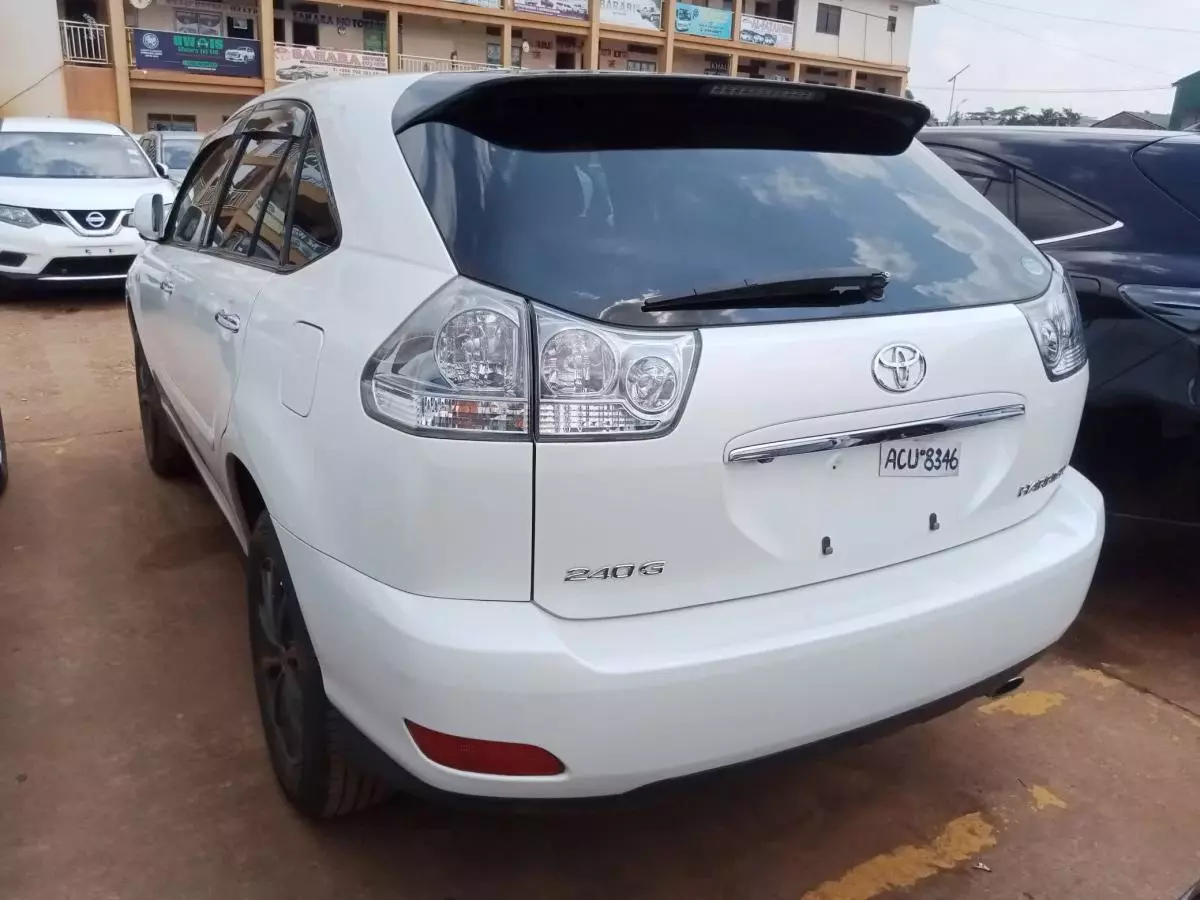 Toyota Harrier   - 2011