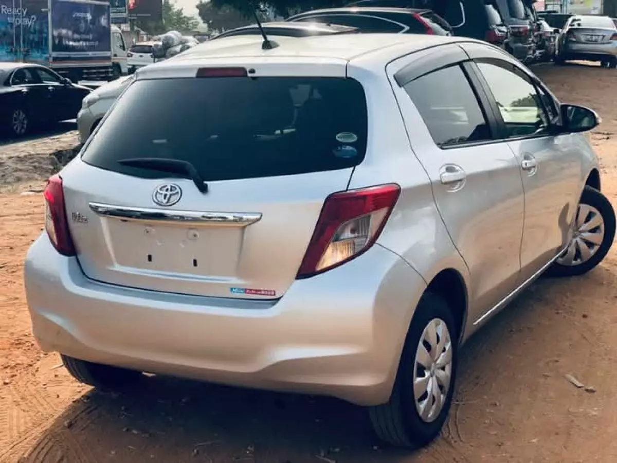 Toyota Vitz   - 2013