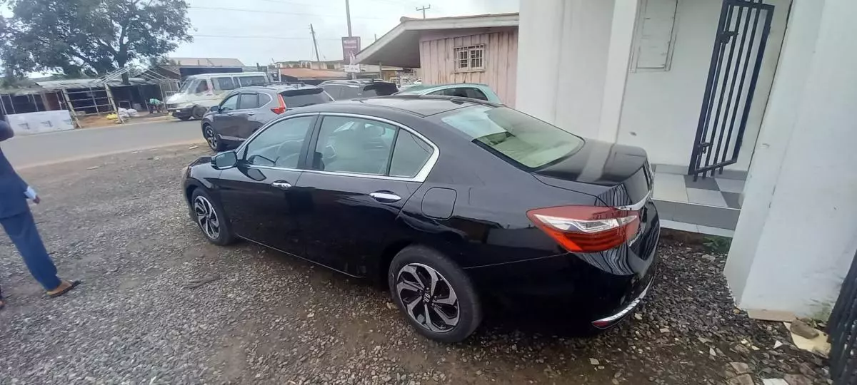 Honda Accord   - 2017