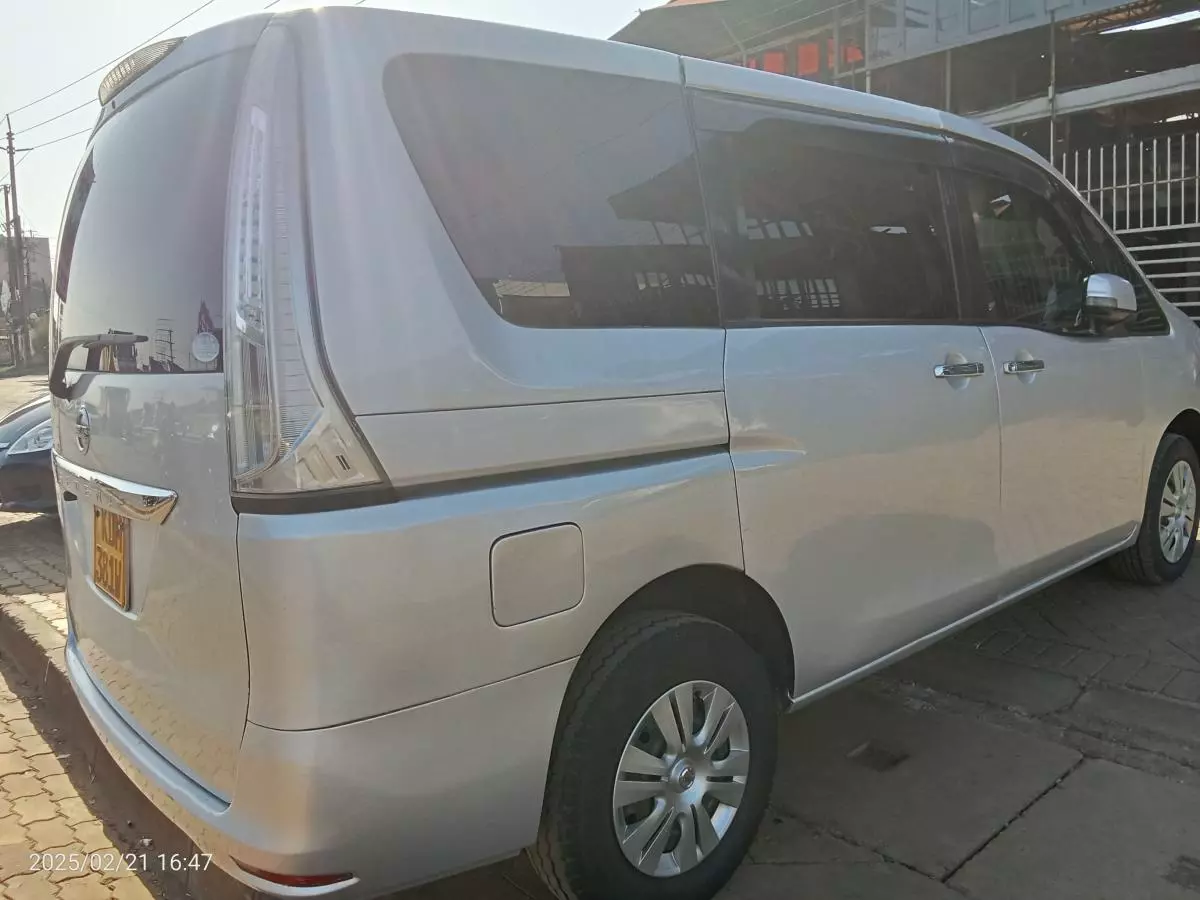 Nissan Serena   - 2016