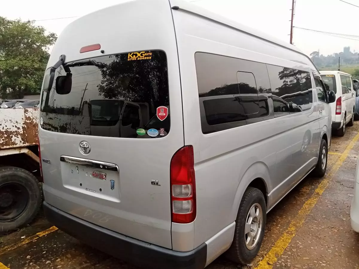 Toyota Hiace   - 2015