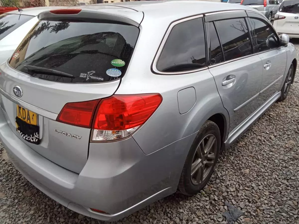 Subaru Legacy   - 2013